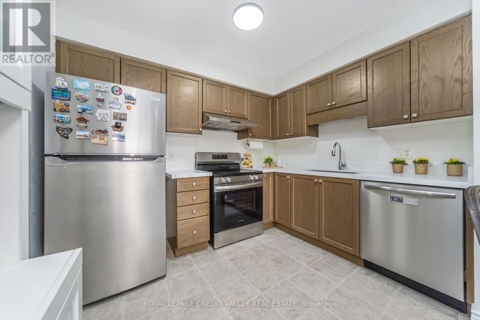 58 Rockcliffe Drive, Kitchener, Ontario  N2R 1W5 - Photo 11 - X12440305