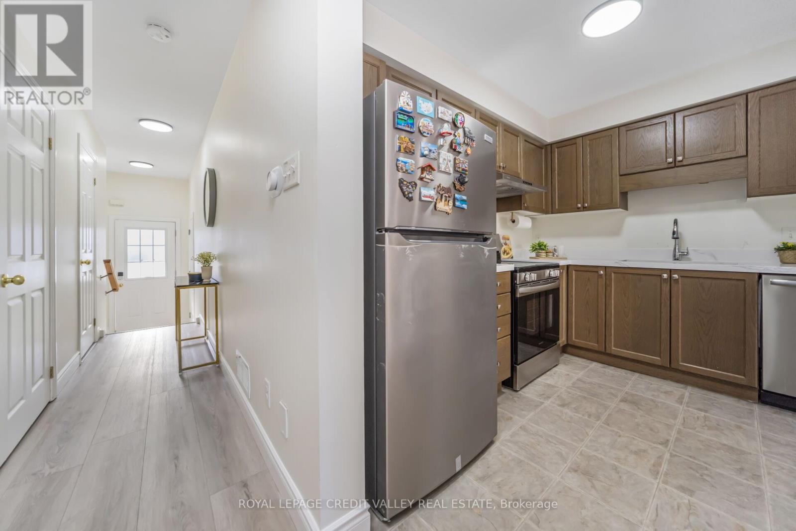 58 Rockcliffe Drive, Kitchener, Ontario  N2R 1W5 - Photo 16 - X12440305