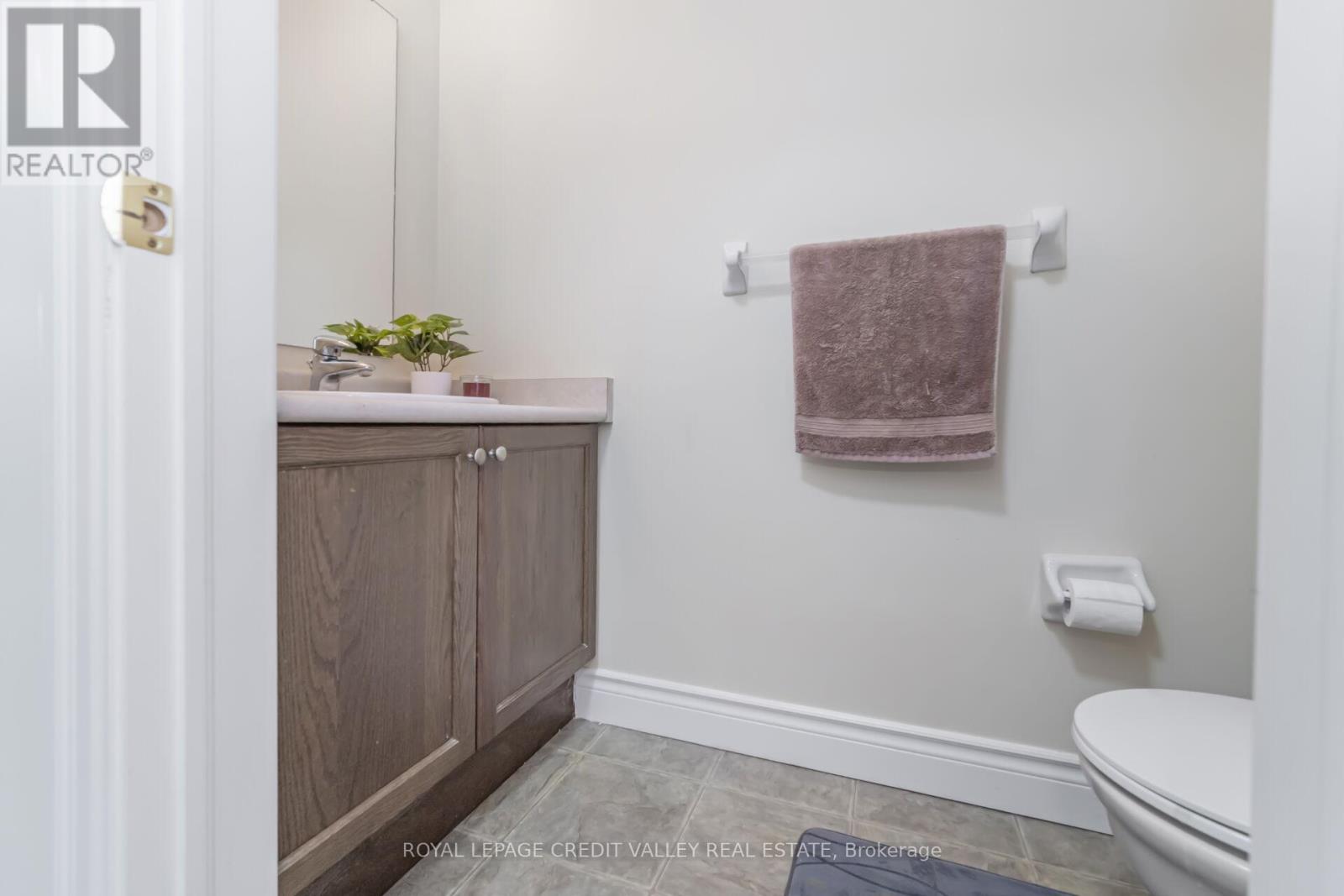 58 Rockcliffe Drive, Kitchener, Ontario  N2R 1W5 - Photo 13 - X12440305