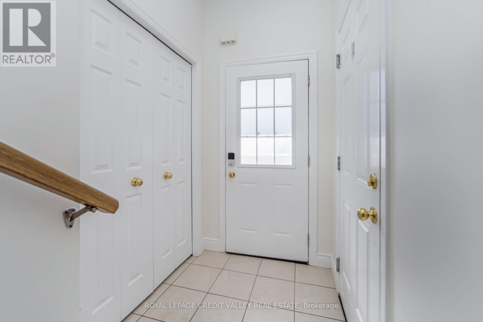 58 Rockcliffe Drive, Kitchener, Ontario  N2R 1W5 - Photo 5 - X12440305