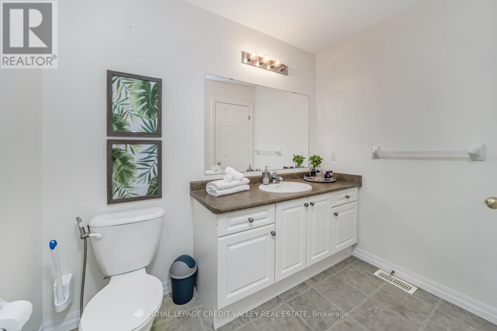 58 Rockcliffe Drive, Kitchener, Ontario  N2R 1W5 - Photo 30 - X12440305