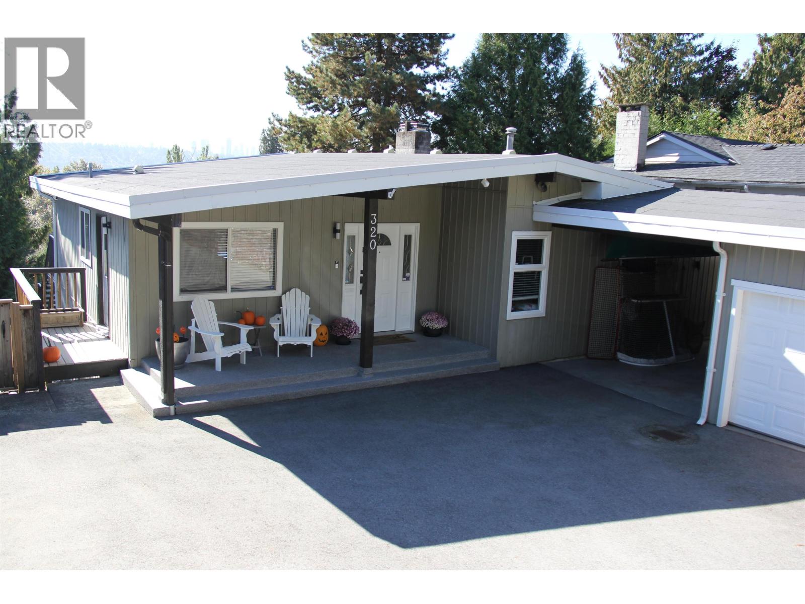 320 Dartmoor Drive, Coquitlam, British Columbia  V3K 5R3 - Photo 2 - R3058395