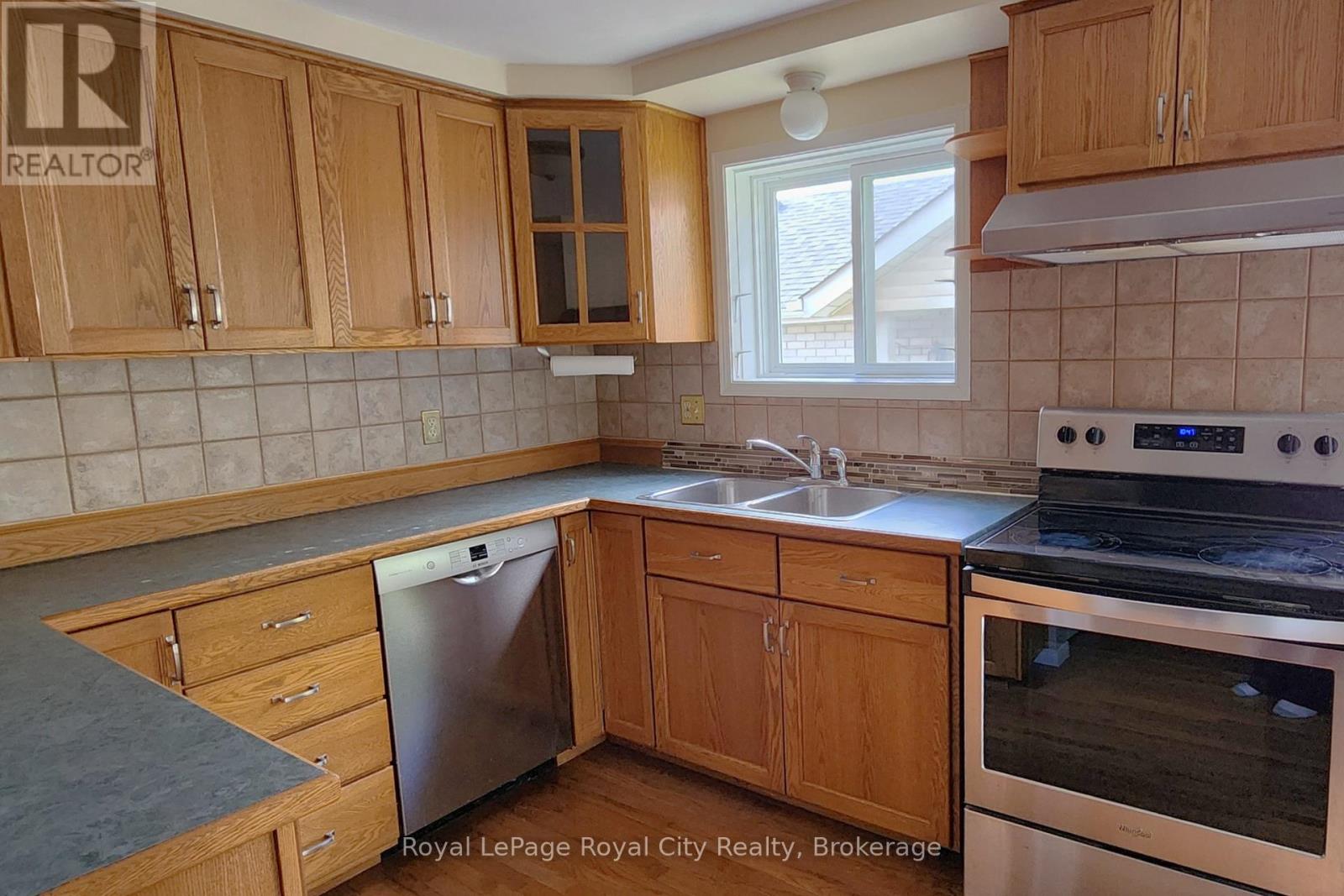 11 Rodgers Road, Guelph (Kortright West), Ontario  N1G 4V5 - Photo 2 - X12461954