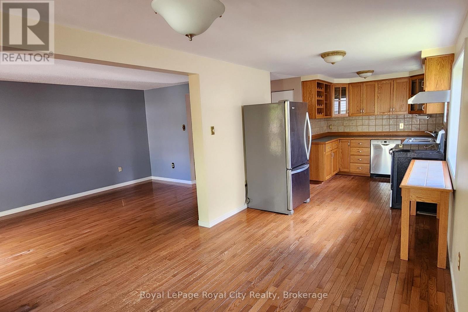 11 Rodgers Road, Guelph (Kortright West), Ontario  N1G 4V5 - Photo 3 - X12461954