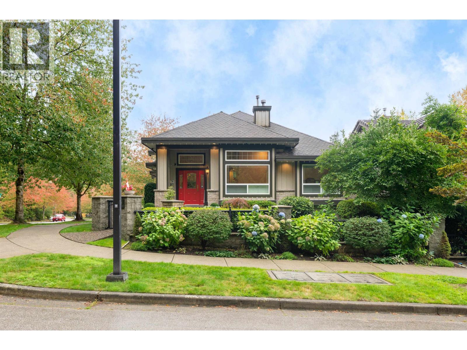 536 April Road, Port Moody, British Columbia  V3H 5E8 - Photo 2 - R3058480