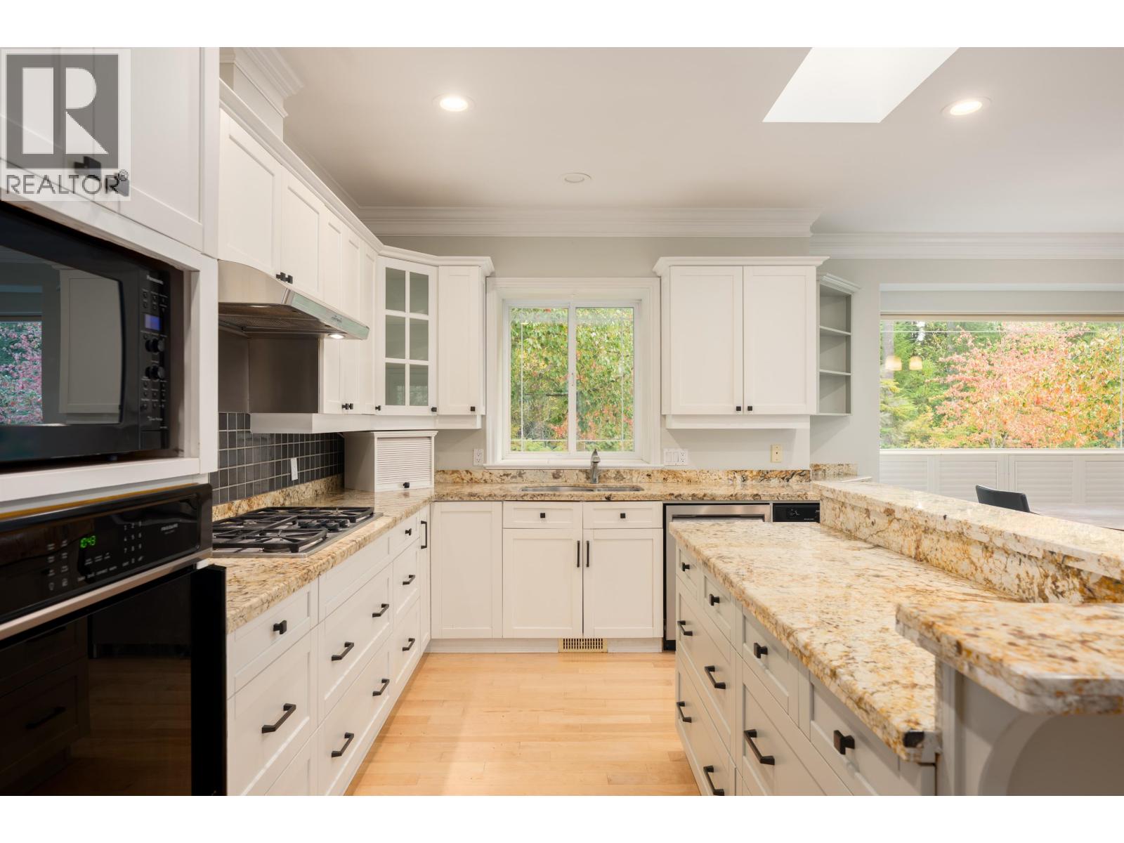 536 April Road, Port Moody, British Columbia  V3H 5E8 - Photo 9 - R3058480