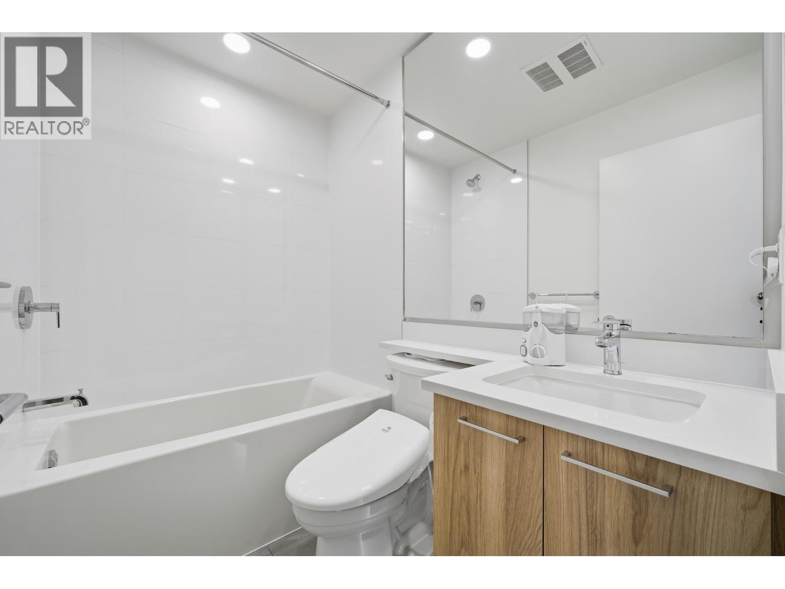 309 7588 16th Street, Burnaby, British Columbia  V3N 0H8 - Photo 13 - R3058396