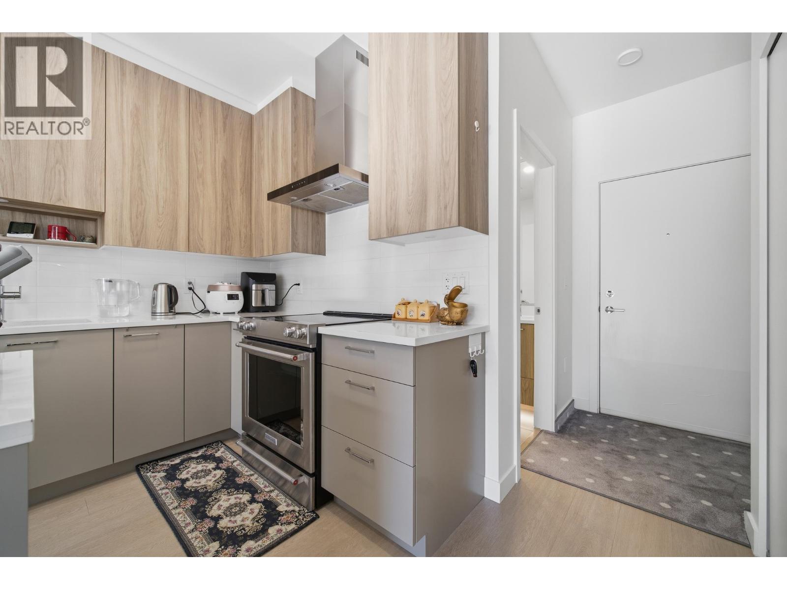 309 7588 16th Street, Burnaby, British Columbia  V3N 0H8 - Photo 2 - R3058396