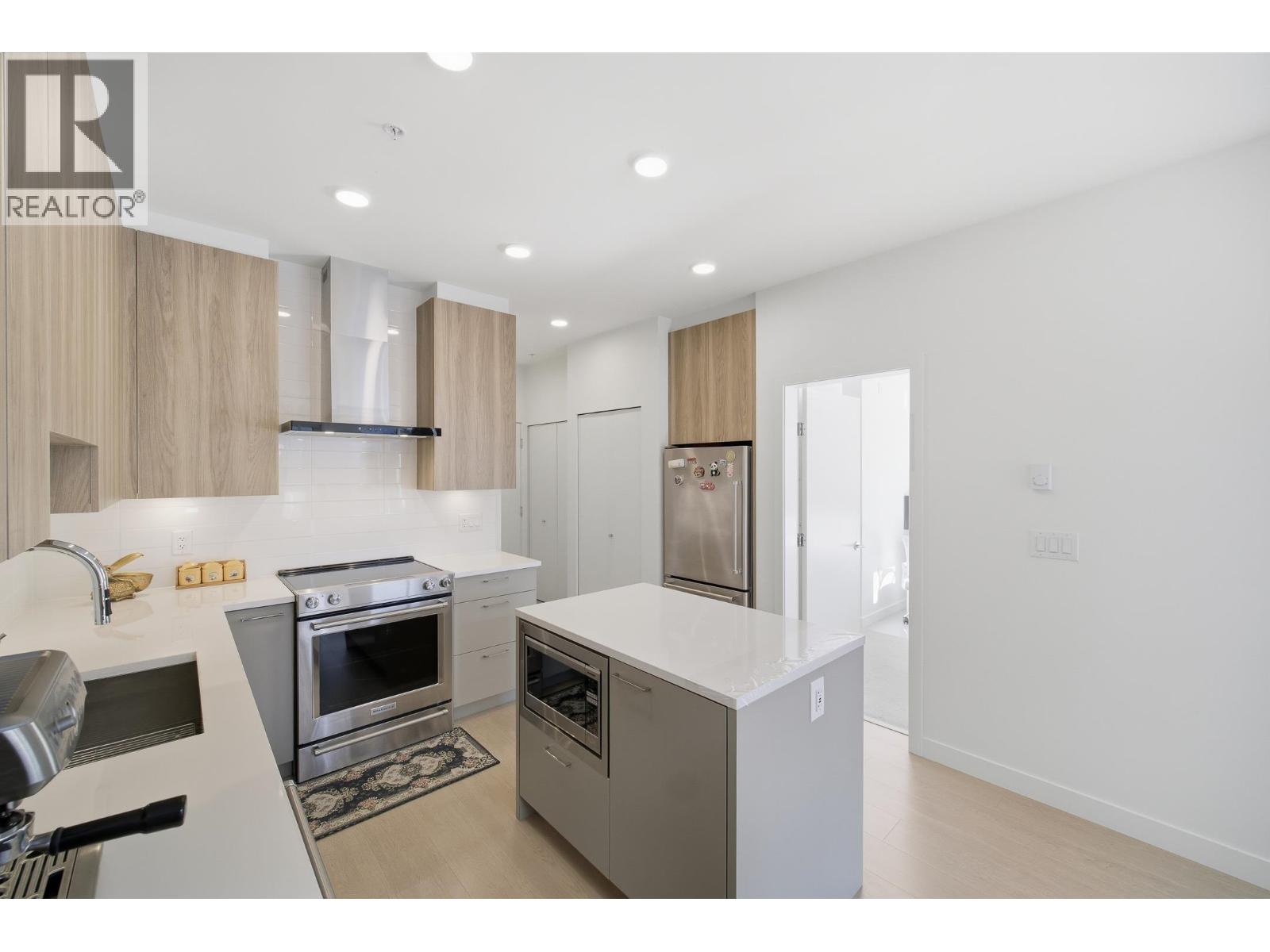 309 7588 16th Street, Burnaby, British Columbia  V3N 0H8 - Photo 7 - R3058396