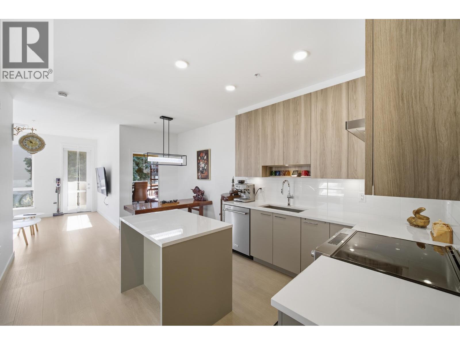 309 7588 16TH STREET, Burnaby, British Columbia