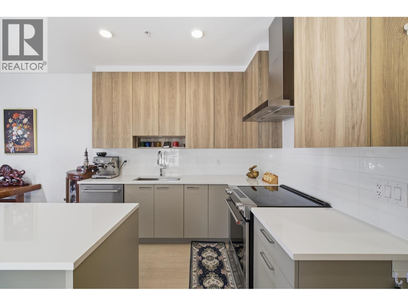 309 7588 16th Street, Burnaby, British Columbia  V3N 0H8 - Photo 4 - R3058396