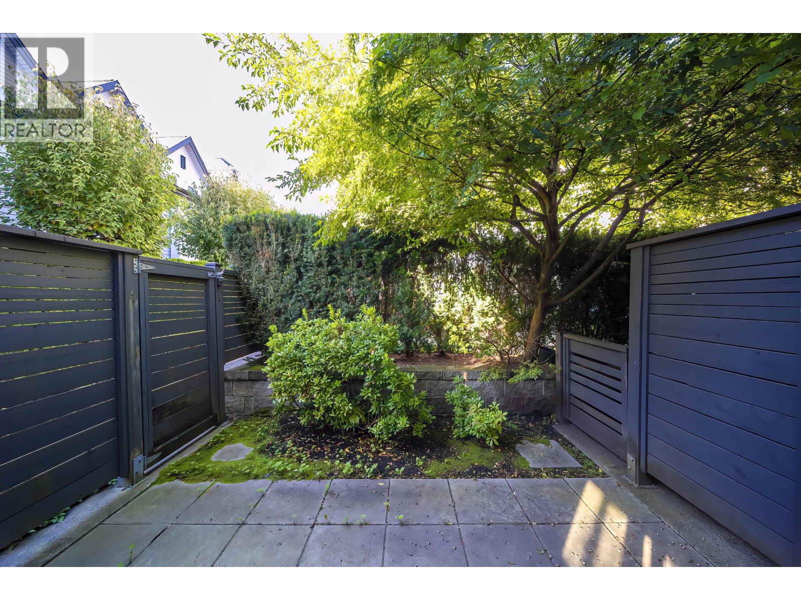18 6868 Burlington Avenue, Burnaby, British Columbia  V5J 0G1 - Photo 2 - R3058440