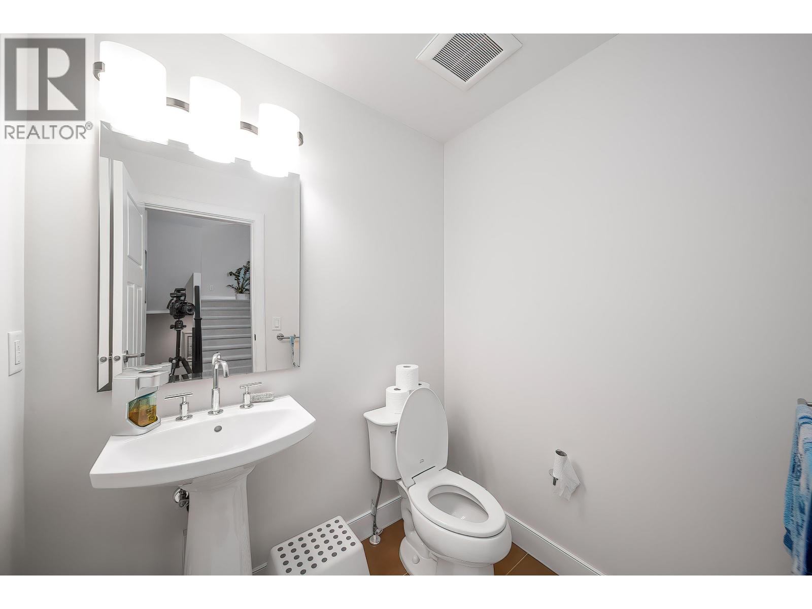 3486 Bishop Place, Coquitlam, British Columbia  V3E 0K2 - Photo 4 - R3058372
