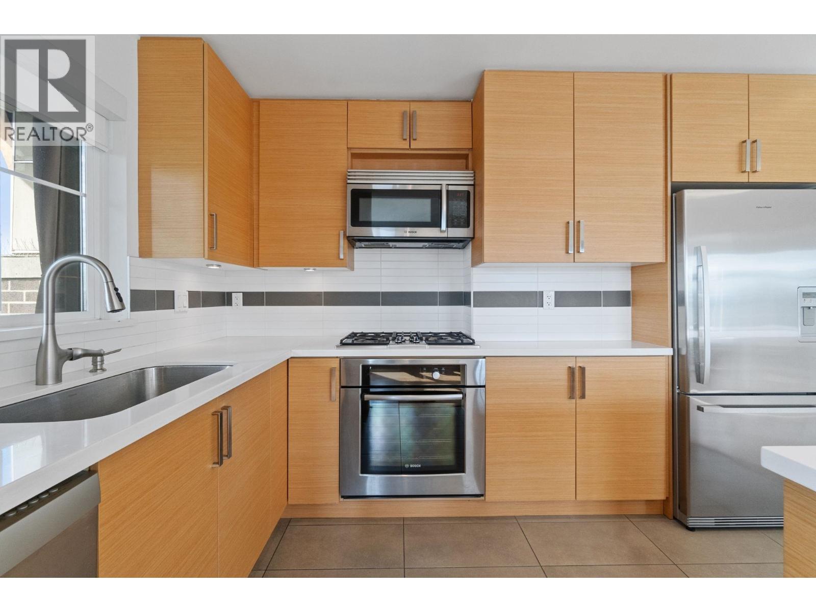 307 4710 Hastings Street, Burnaby, British Columbia  V5C 2K7 - Photo 9 - R3058162