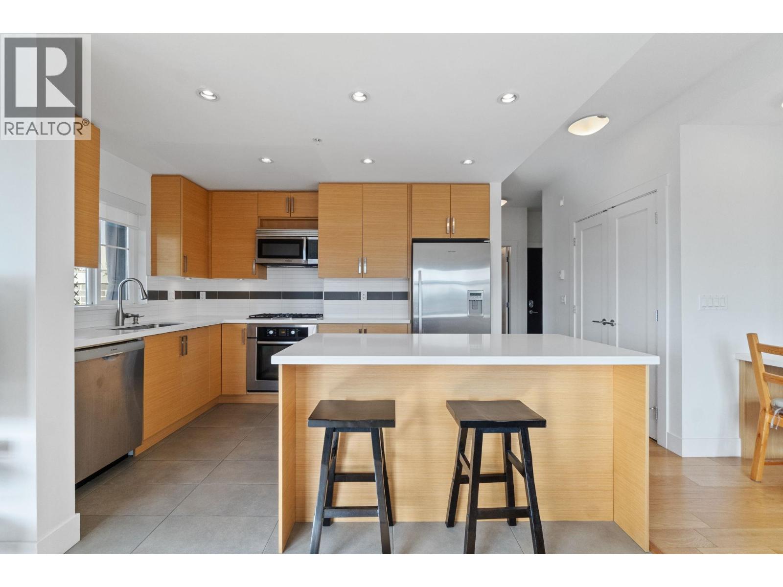 307 4710 HASTINGS STREET, Burnaby, British Columbia