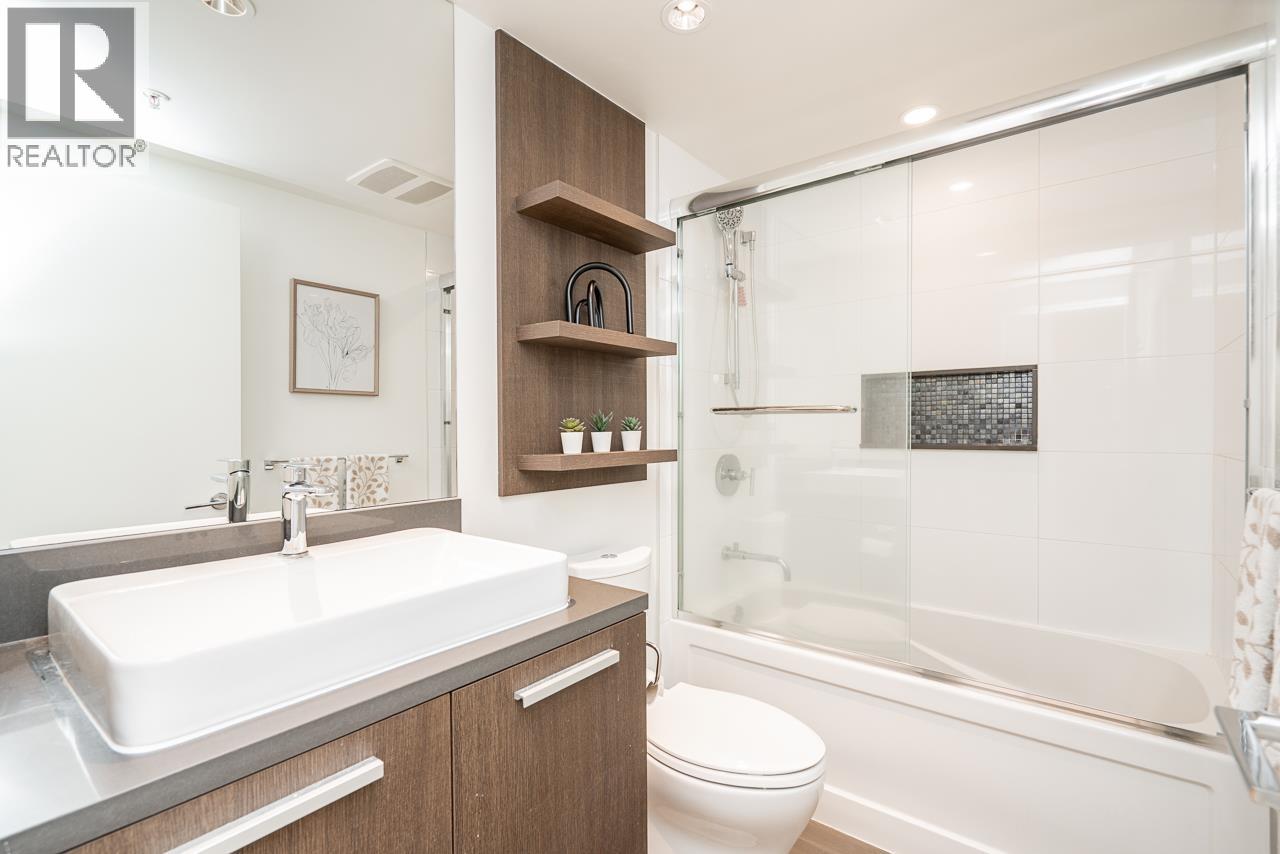 2203 3007 Glen Drive, Coquitlam, British Columbia  V3B 0L8 - Photo 21 - R3050612