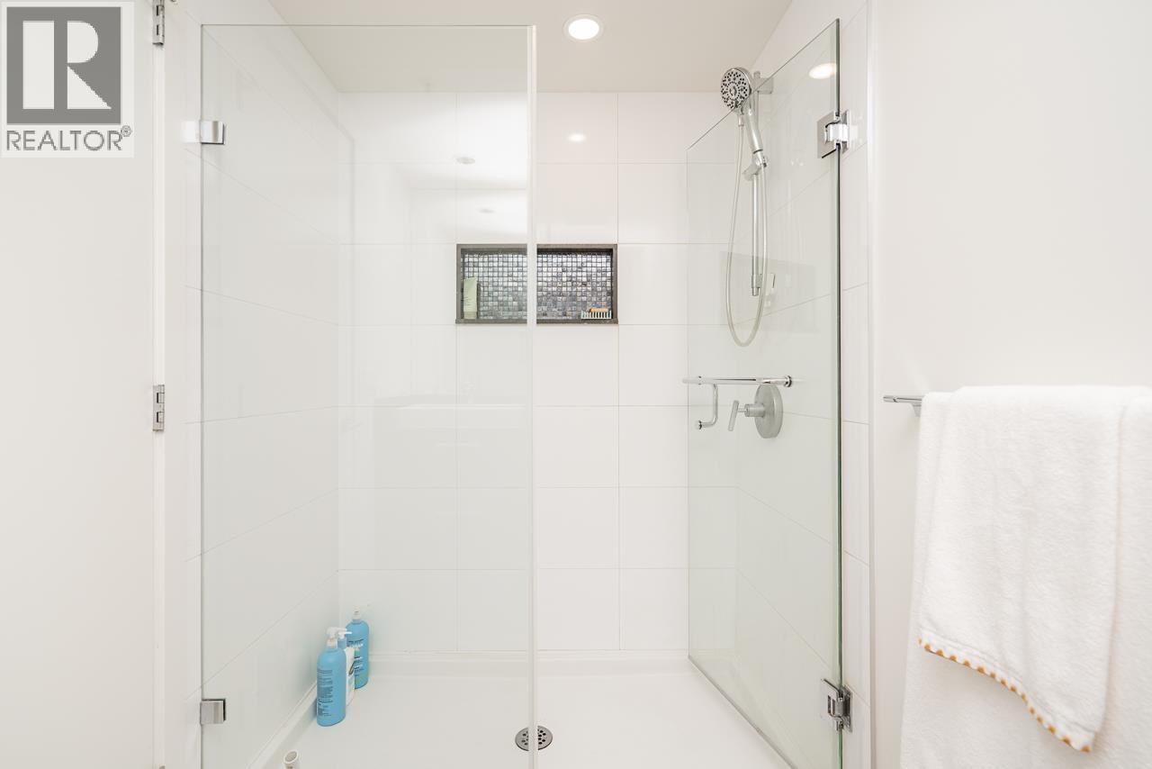 2203 3007 Glen Drive, Coquitlam, British Columbia  V3B 0L8 - Photo 18 - R3050612