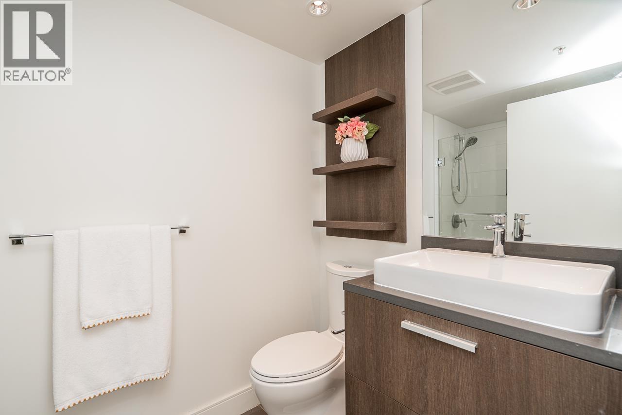 2203 3007 Glen Drive, Coquitlam, British Columbia  V3B 0L8 - Photo 16 - R3050612