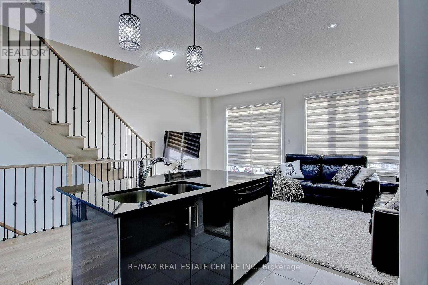 396 Rivermont Road, Brampton, Ontario  L6Y 6G5 - Photo 11 - W12460657