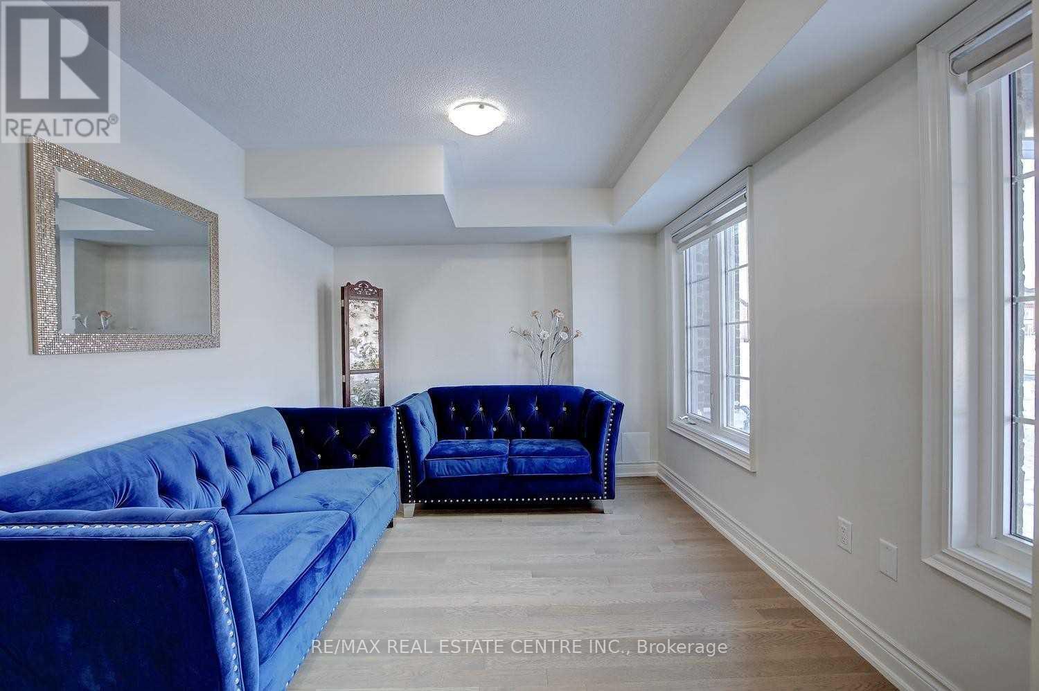 396 Rivermont Road, Brampton, Ontario  L6Y 6G5 - Photo 4 - W12460657