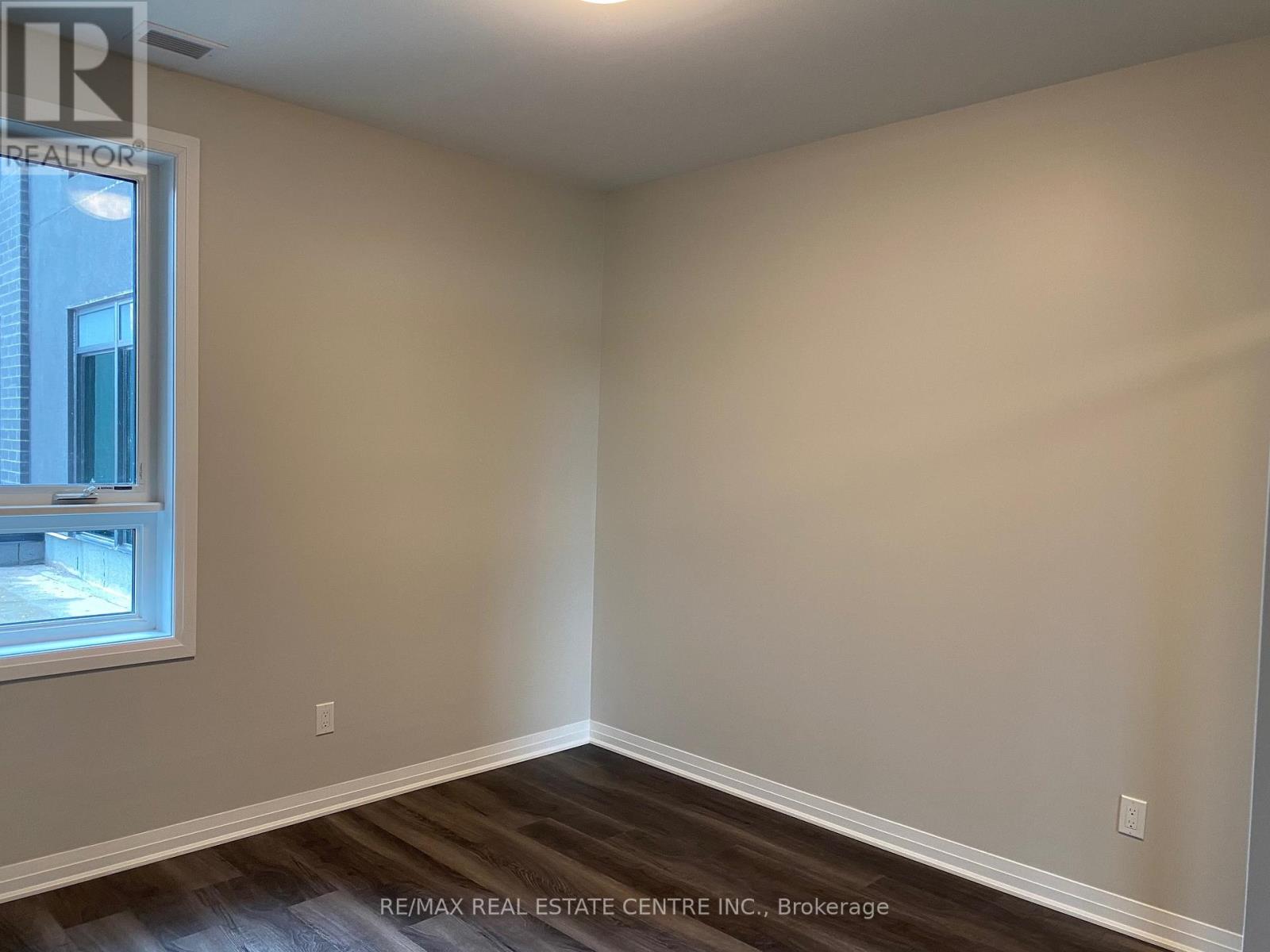 228 - 95 Dundas Street W, Oakville, Ontario  L6M 5N3 - Photo 11 - W12460955