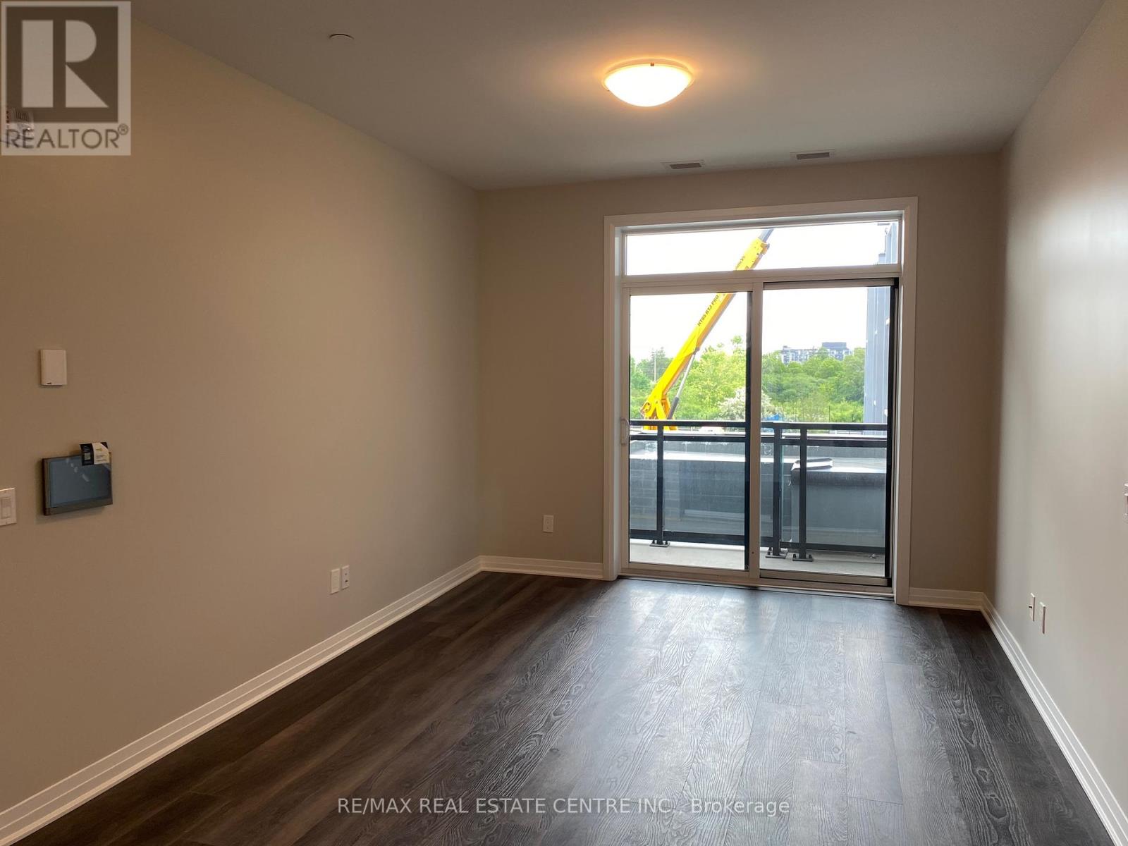 228 - 95 Dundas Street W, Oakville, Ontario  L6M 5N3 - Photo 8 - W12460955