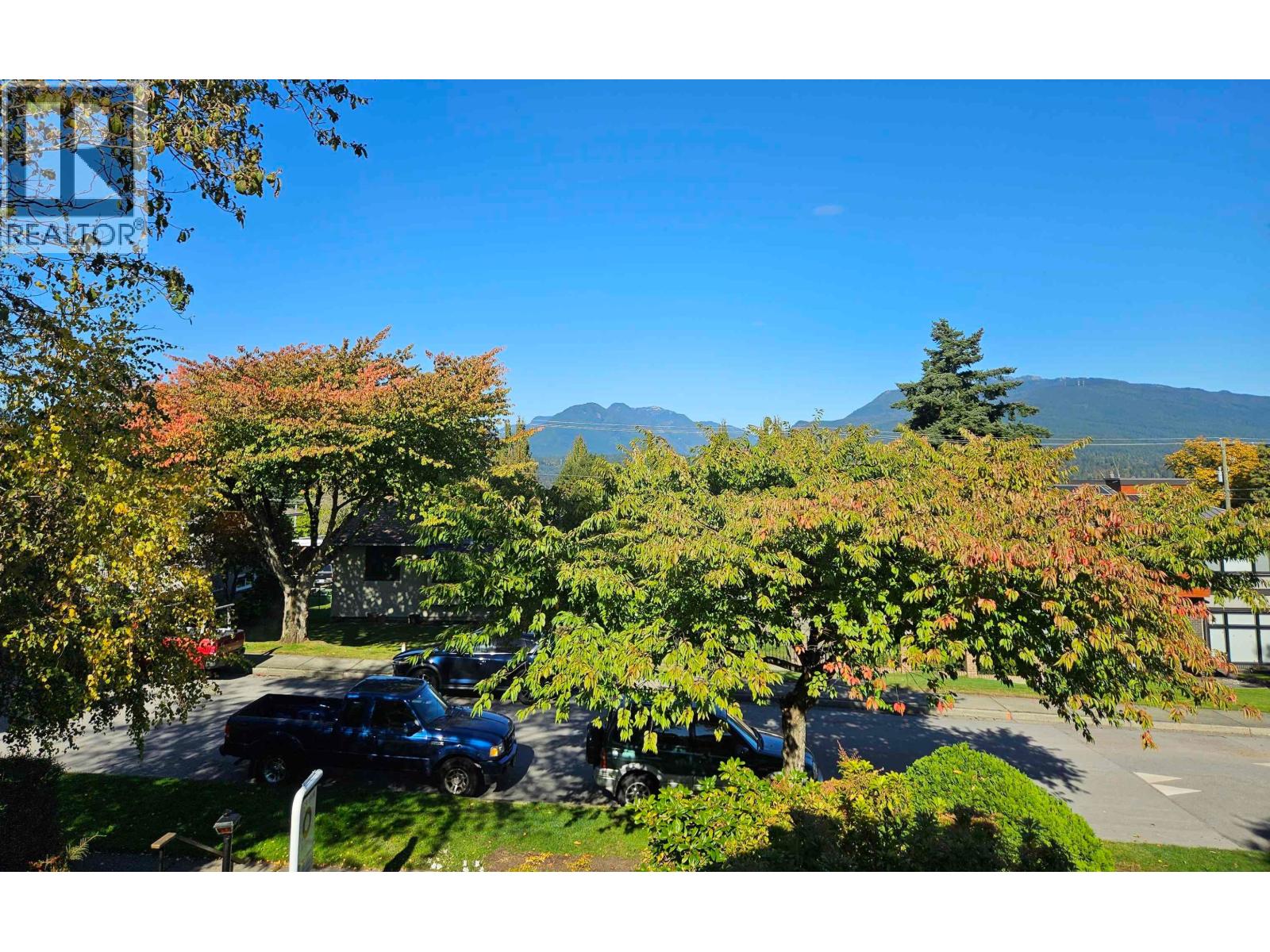 4362 Cambridge Street, Burnaby, British Columbia  V5C 1H4 - Photo 2 - R3039416