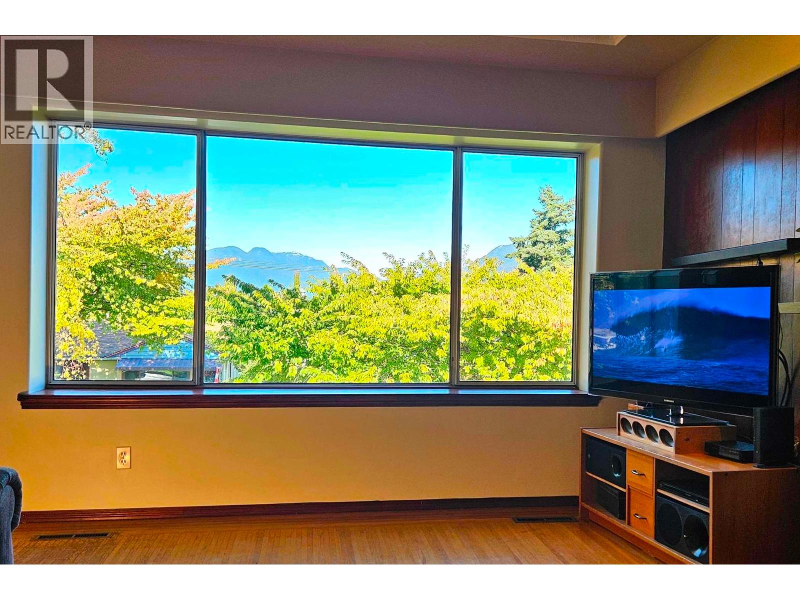 4362 Cambridge Street, Burnaby, British Columbia  V5C 1H4 - Photo 6 - R3039416