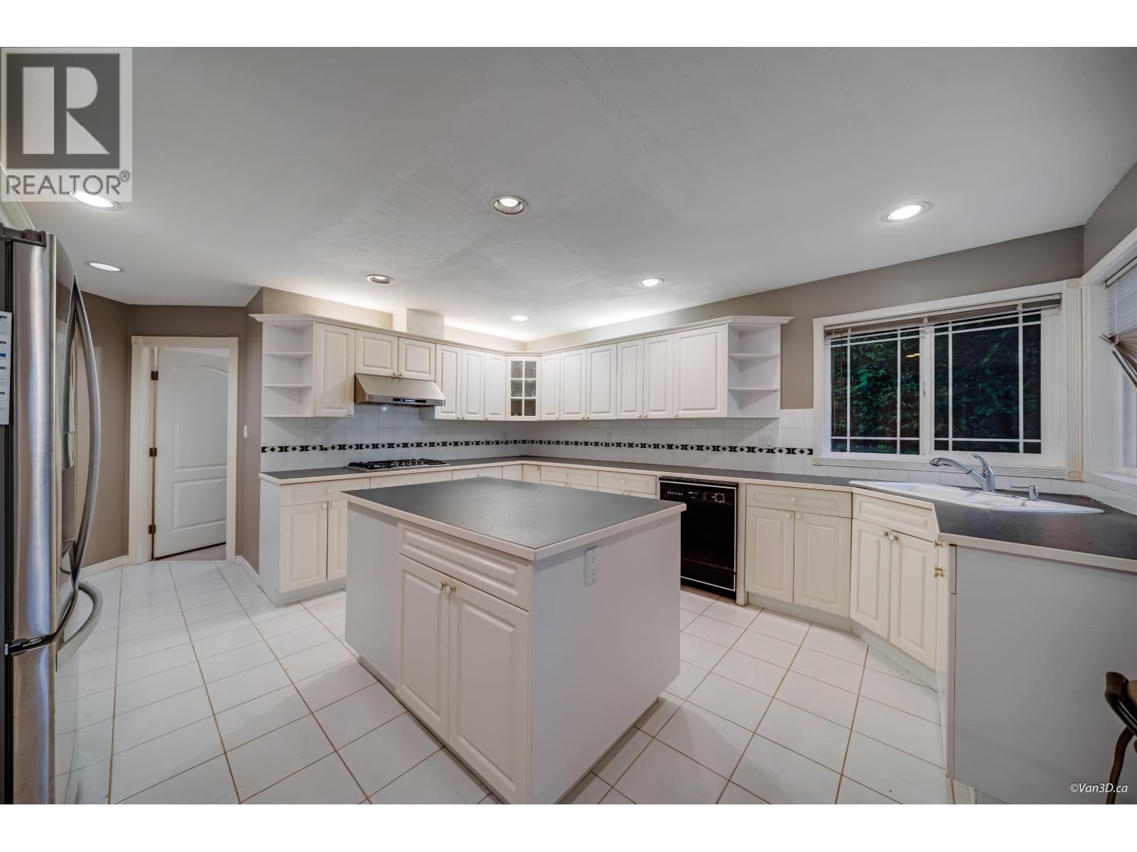 2599 Diamond Crescent, Coquitlam, British Columbia  V3E 2Z3 - Photo 10 - R3053763