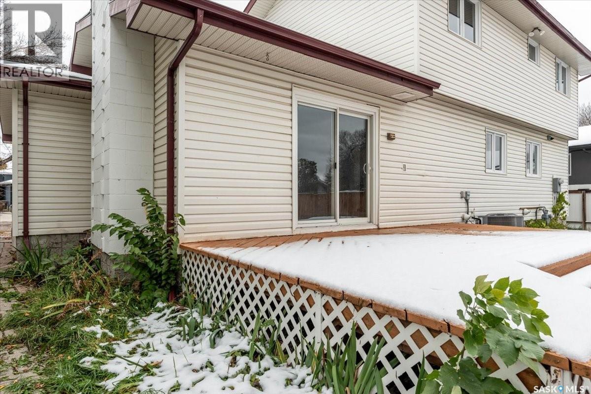 27 Melville Avenue, Regina, Saskatchewan  S4T 7H5 - Photo 4 - SK020850