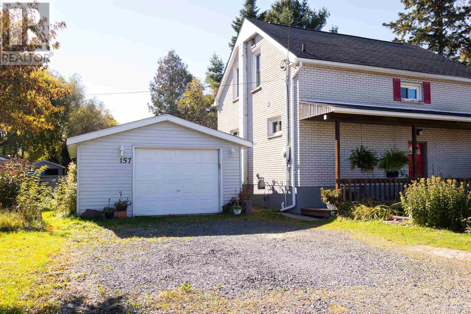 157 East Balfour St, Sault Ste. Marie, Ontario  P6C 1X7 - Photo 4 - SM252940