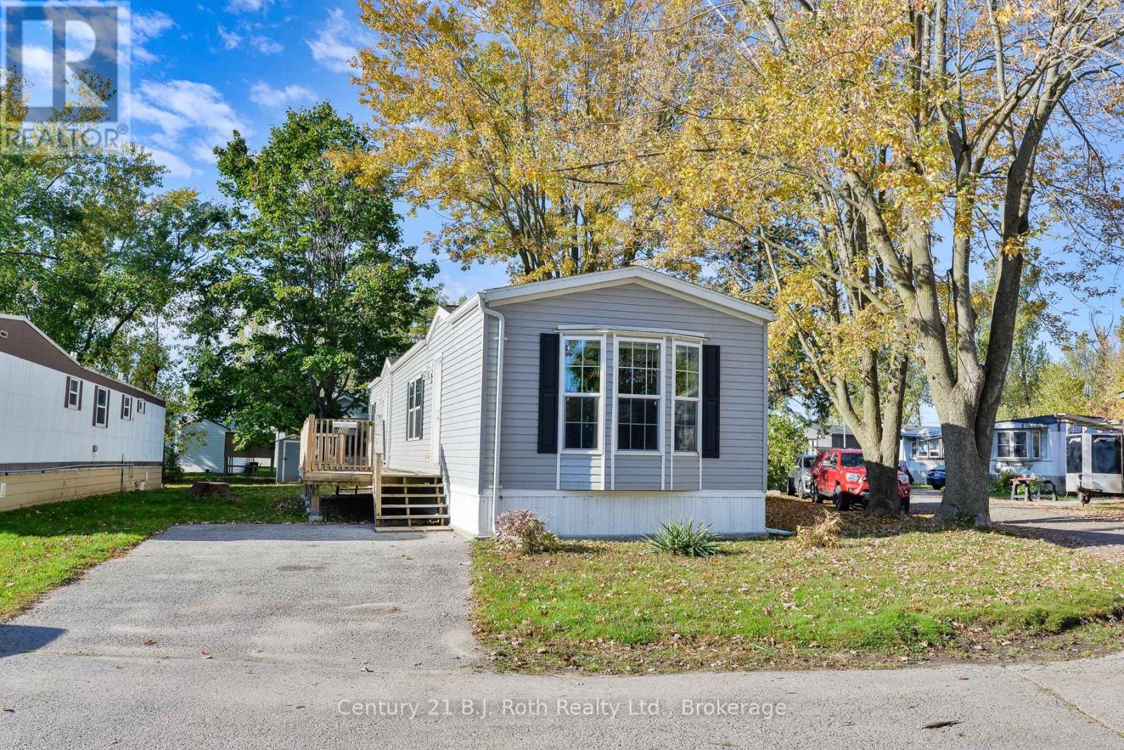 200 - 580 West Street S, Orillia, Ontario  L3V 6L8 - Photo 2 - S12462069