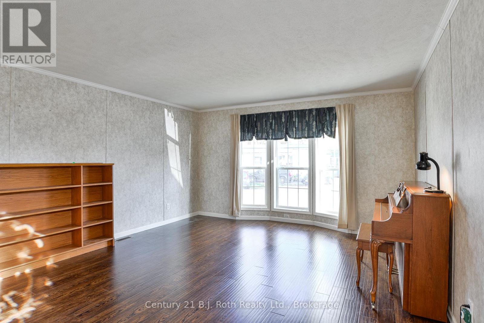 200 - 580 West Street S, Orillia, Ontario  L3V 6L8 - Photo 4 - S12462069