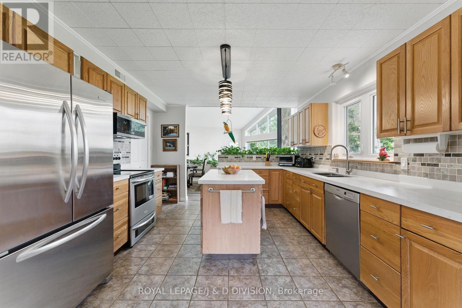 295 Brant Road, Brant, Ontario  N0E 1N0 - Photo 9 - X12131756