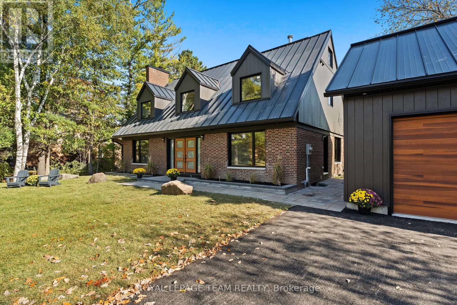 5575 South Sunset Drive, Ottawa, Ontario  K4M 1J4 - Photo 4 - X12462031