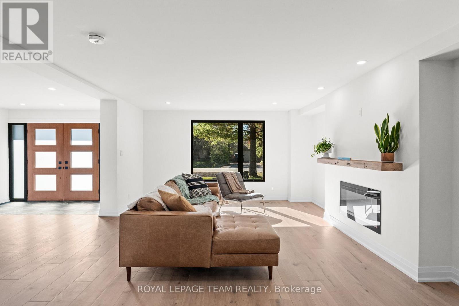 5575 South Sunset Drive, Ottawa, Ontario  K4M 1J4 - Photo 8 - X12462031