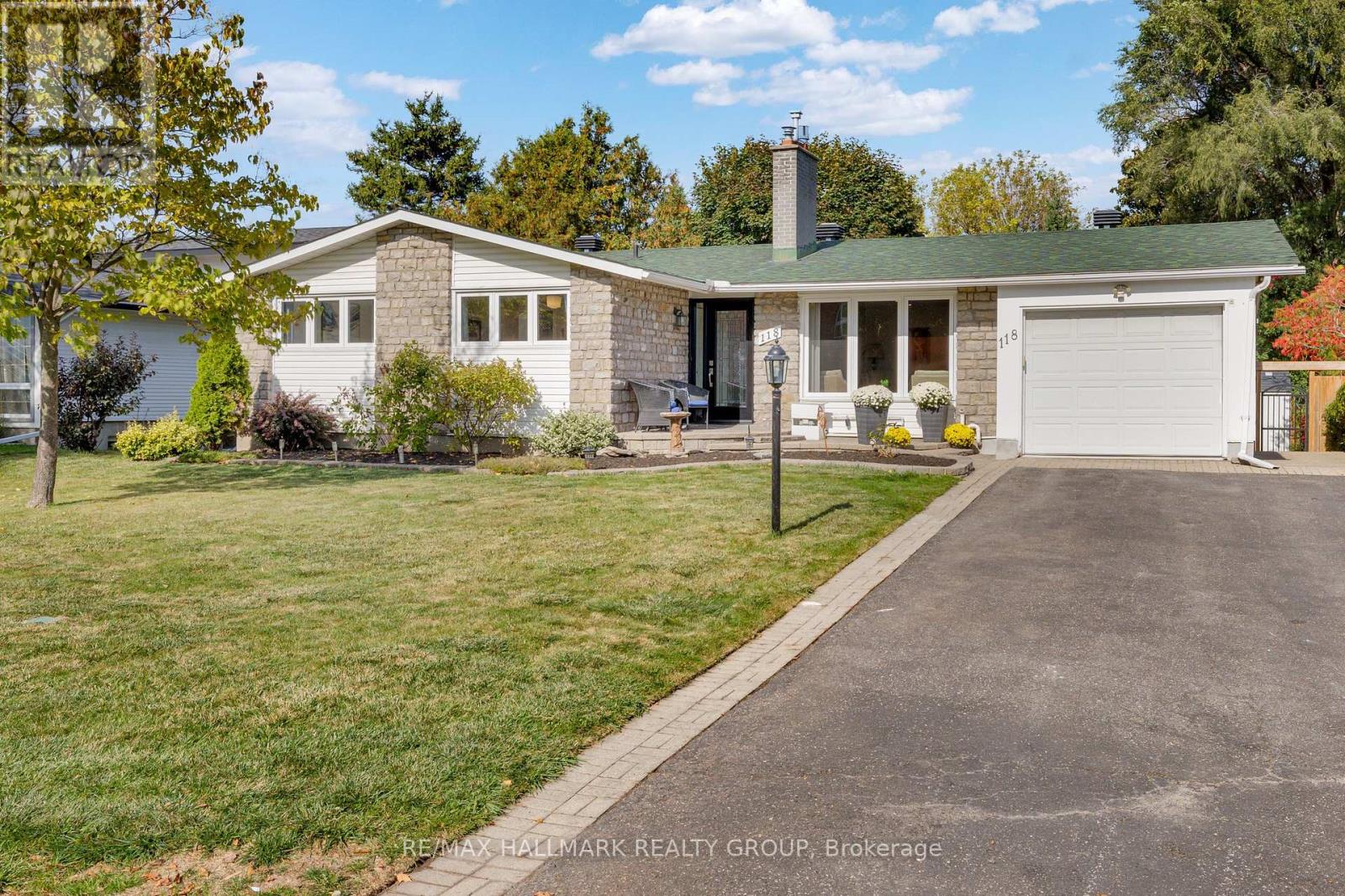 118 QUEENSLINE DRIVE, Ottawa, Ontario