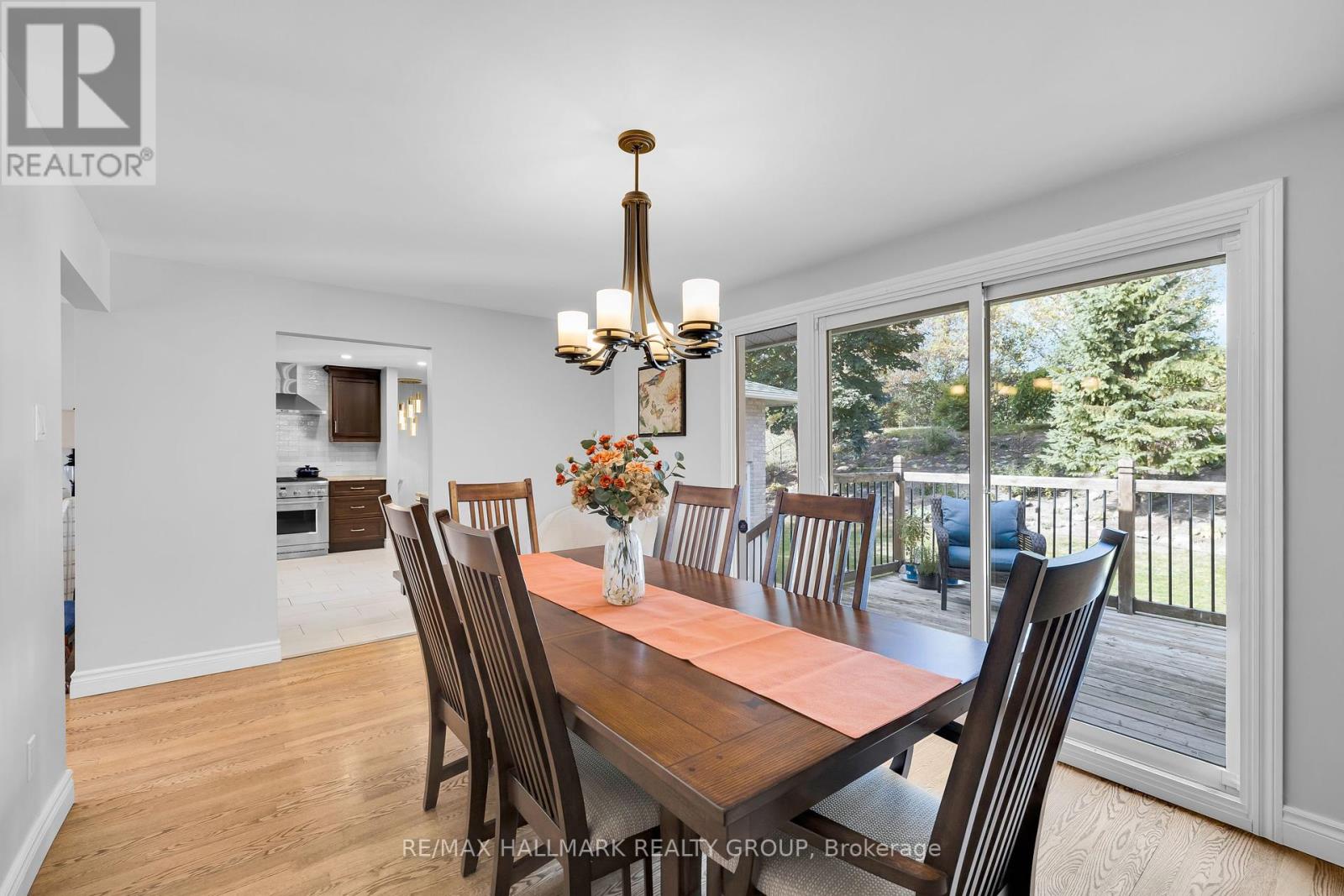 118 Queensline Drive, Ottawa, Ontario  K2H 7J5 - Photo 11 - X12462048