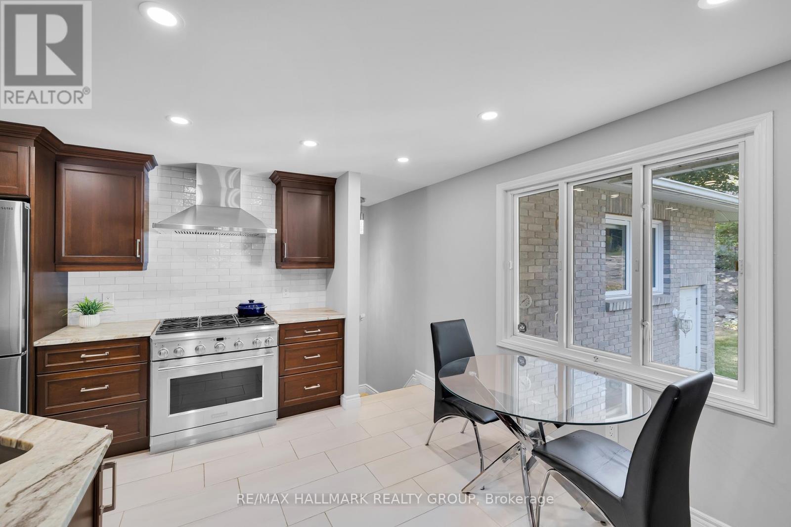 118 Queensline Drive, Ottawa, Ontario  K2H 7J5 - Photo 17 - X12462048
