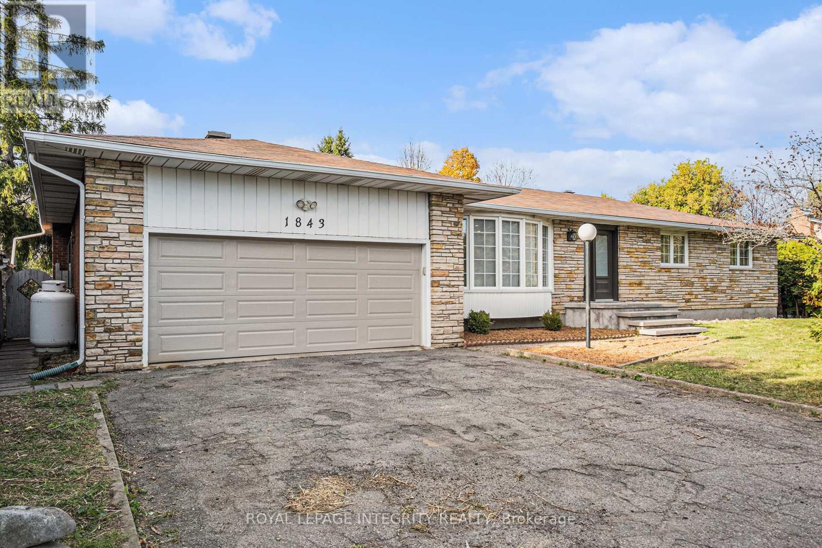 1843 RIDEAU ROAD, Ottawa, Ontario