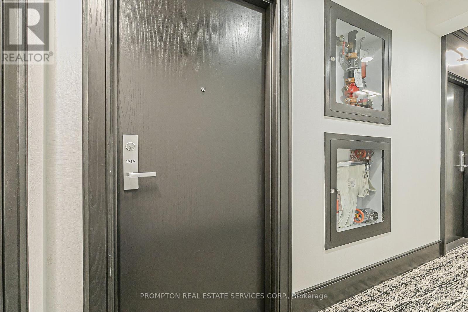 1216 - 438 King Street W, Toronto, Ontario  M5V 3T9 - Photo 2 - C12461912