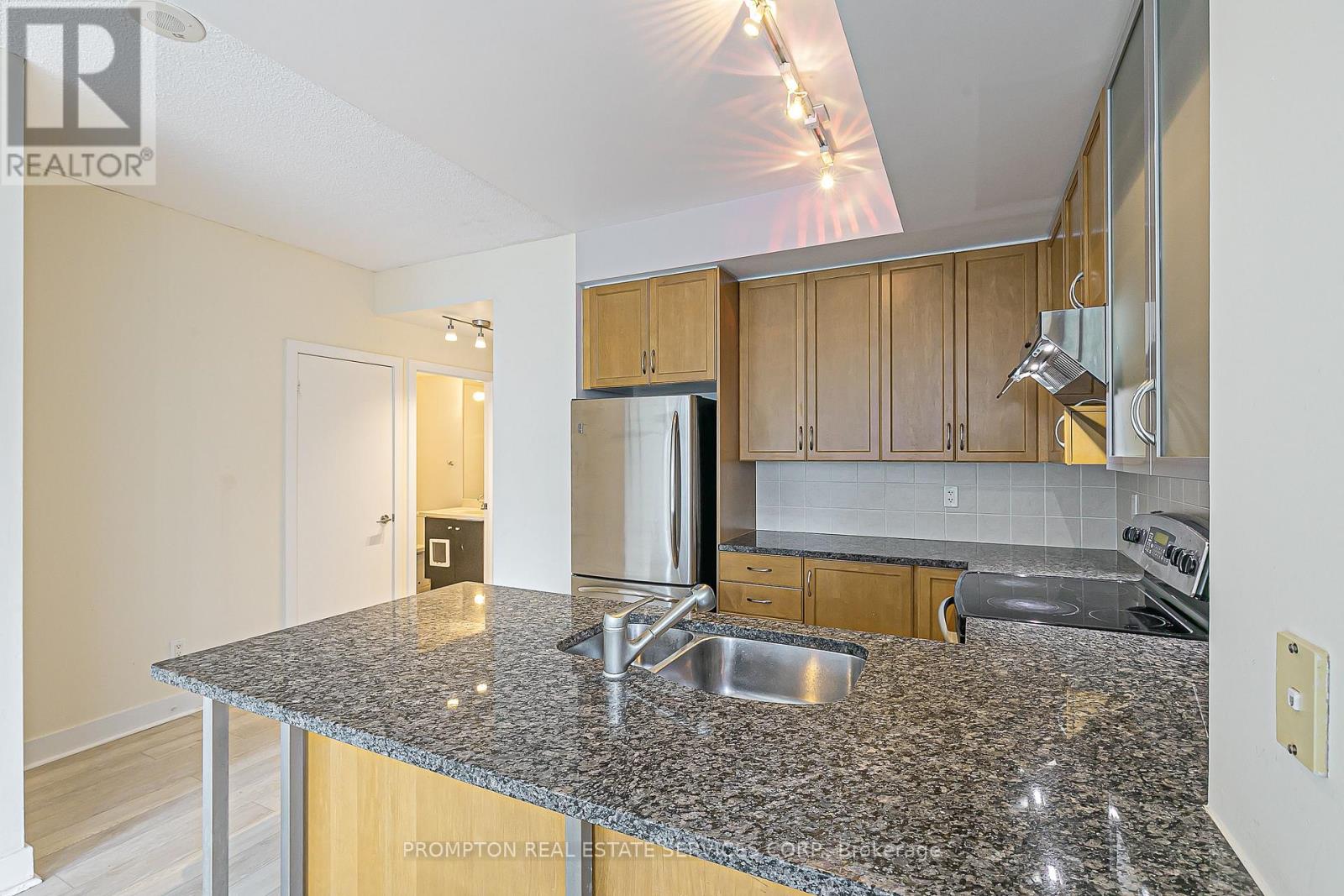 1216 - 438 King Street W, Toronto, Ontario  M5V 3T9 - Photo 5 - C12461912
