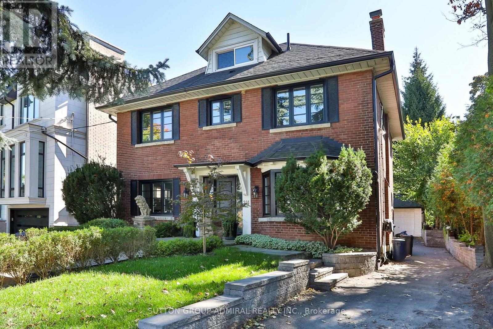 214 DINNICK CRESCENT, Toronto, Ontario