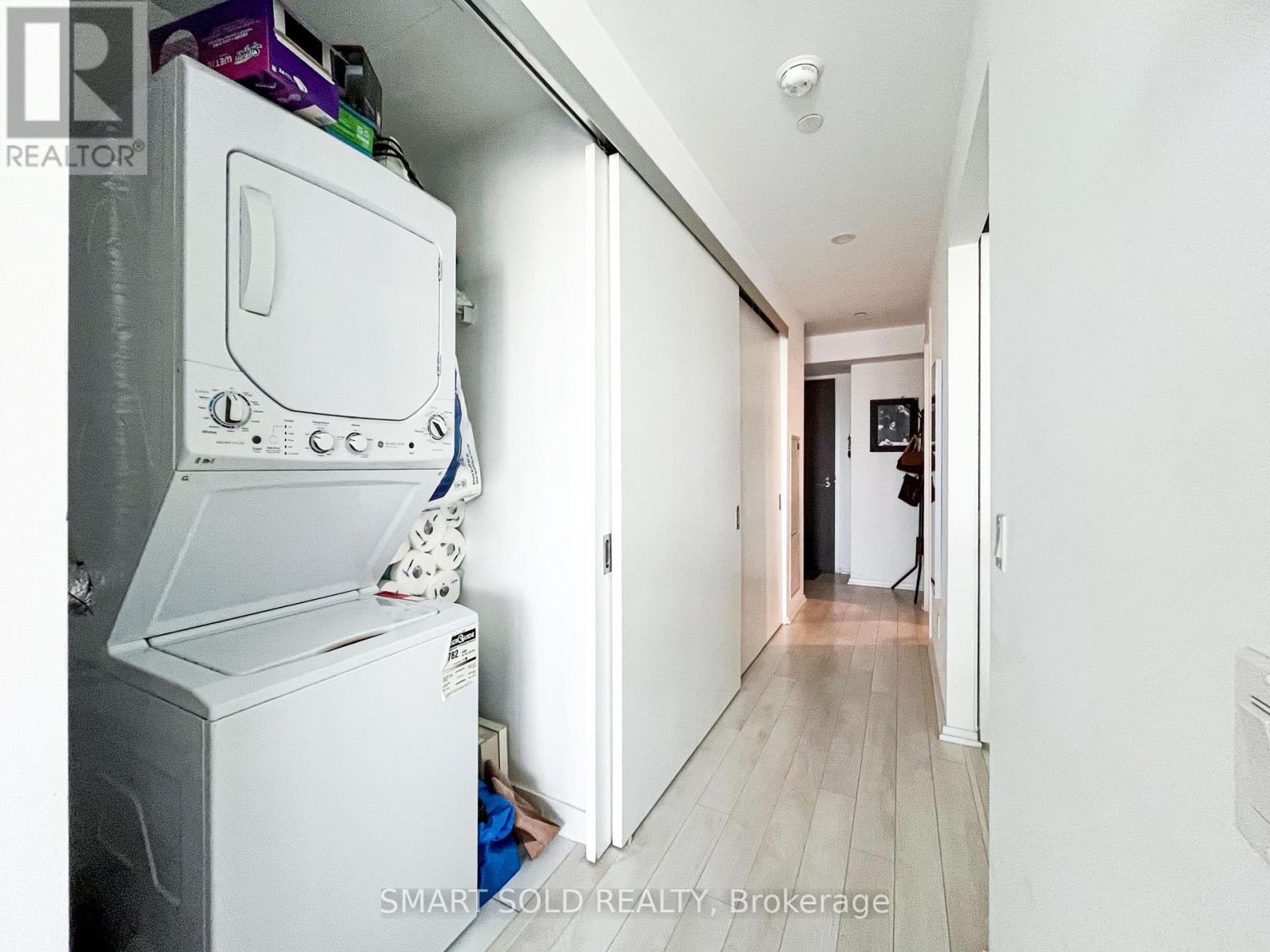 2403 - 197 Yonge Street, Toronto, Ontario  M5B 1M4 - Photo 10 - C12461999