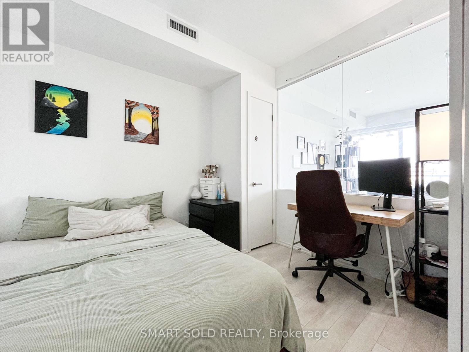 2403 - 197 Yonge Street, Toronto, Ontario  M5B 1M4 - Photo 8 - C12461999