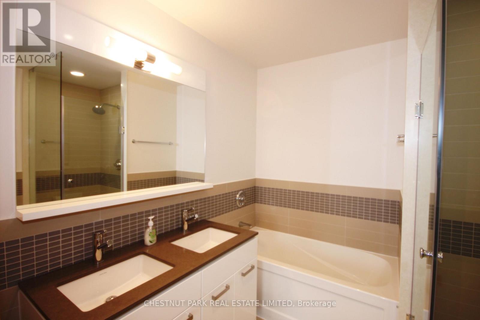 3104 - 295 Adelaide Street W, Toronto, Ontario  M5V 0L4 - Photo 18 - C12462059