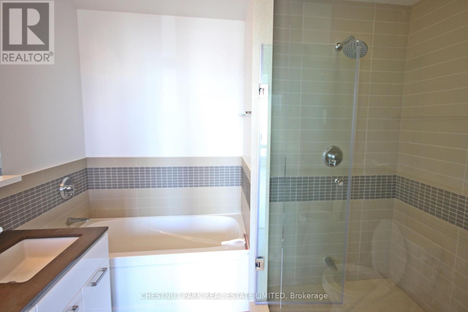 3104 - 295 Adelaide Street W, Toronto, Ontario  M5V 0L4 - Photo 9 - C12462059