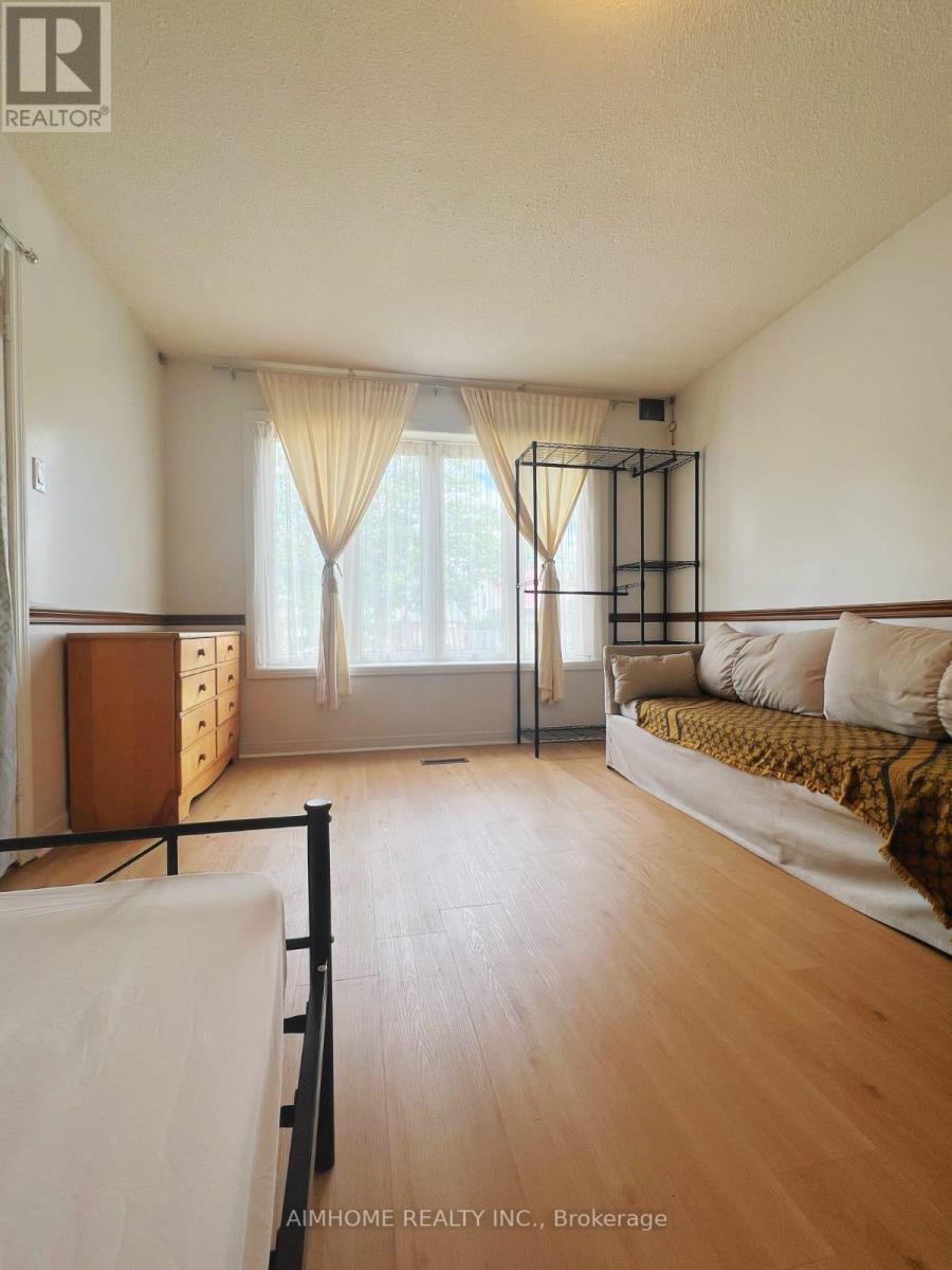 Room1 - 12 Blue Eagle Trail, Toronto, Ontario  M1V 1V9 - Photo 3 - E12461910