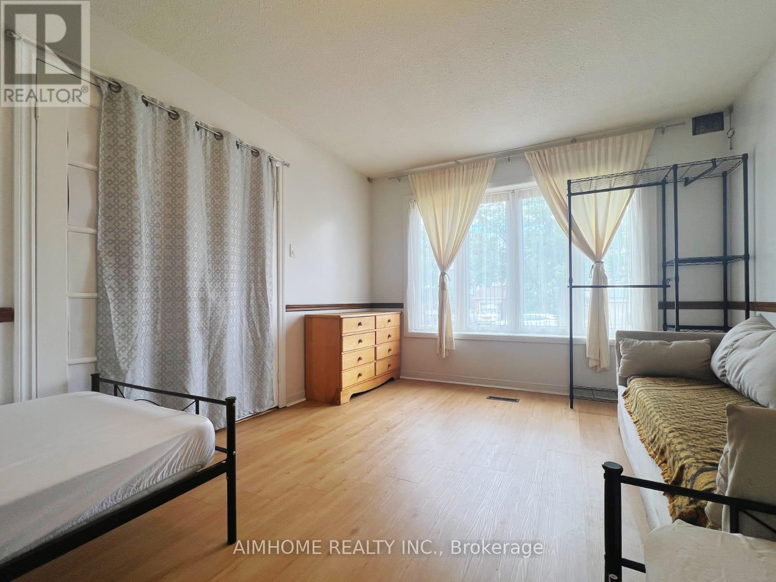 Room1 - 12 Blue Eagle Trail, Toronto, Ontario  M1V 1V9 - Photo 4 - E12461910