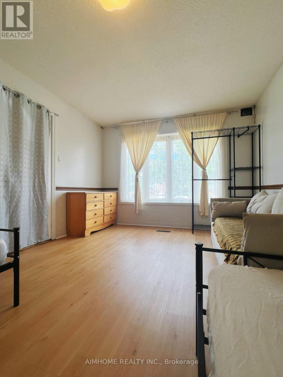 Room1 - 12 Blue Eagle Trail, Toronto, Ontario  M1V 1V9 - Photo 5 - E12461910